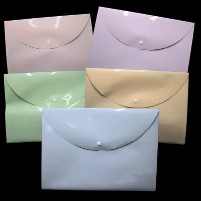 [6942233653339] SOBRE PLASTICO CARTA COLORES PASTEL CON BROCHE DELI F104